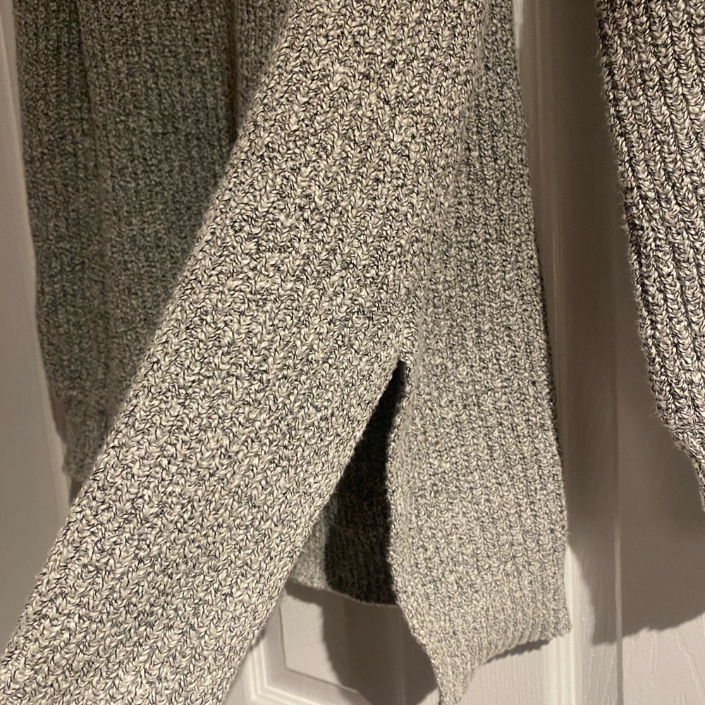 NWT Roots Sweater - Picture 3 of 5